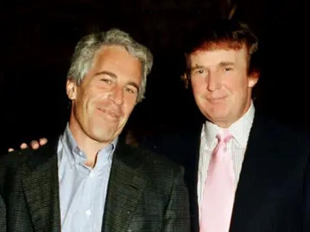 Novi dokumenti otkrili: Trump se često vozio Epsteinovim avionom