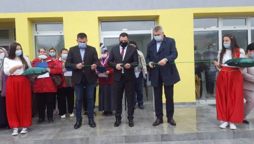 Novi dom dobilo 18 porodica iz kolektivnog centra u Sapni