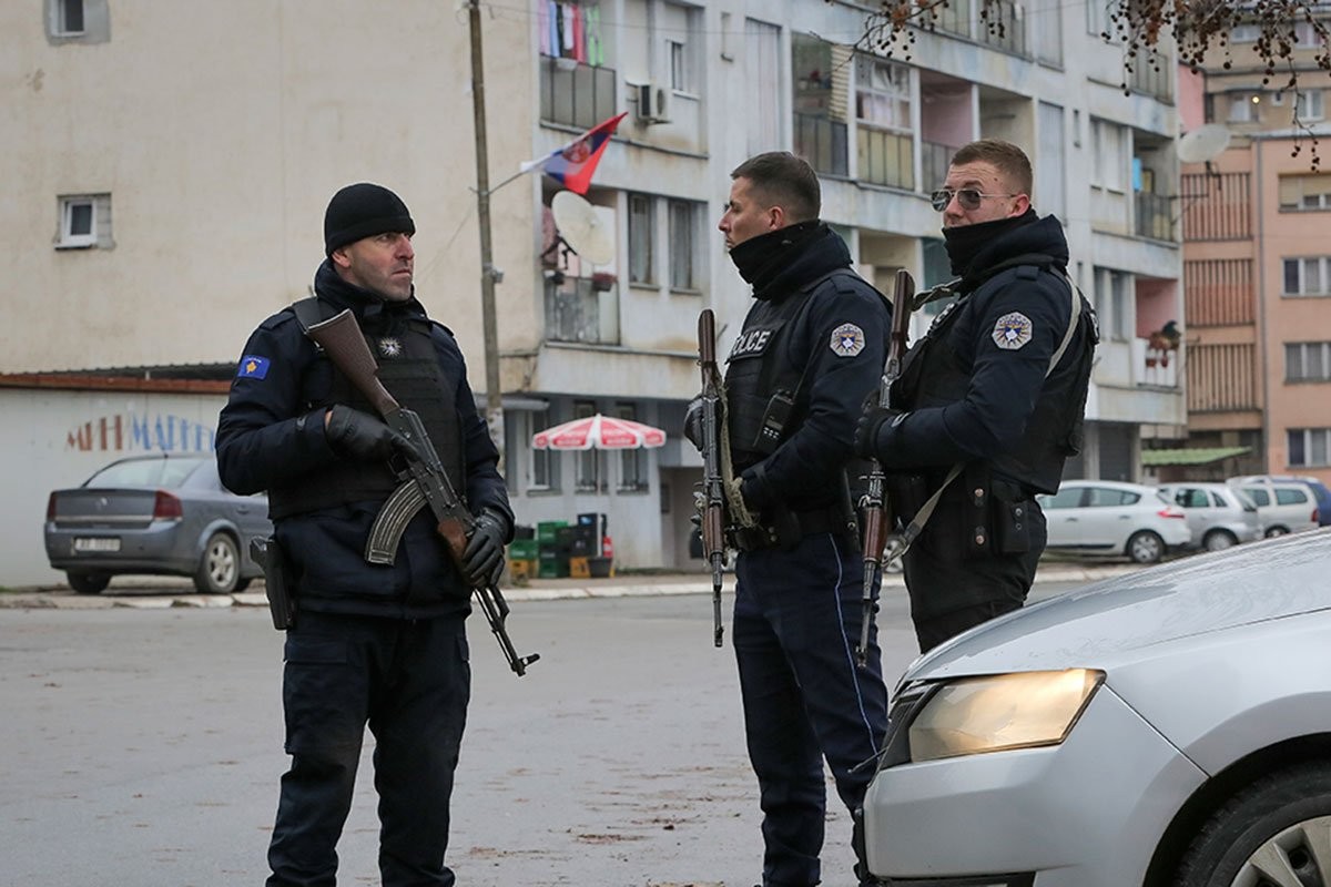 Novi incident na KiM: Pucano na vozilo policije
