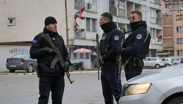 Novi incident na KiM: Pucano na vozilo policije