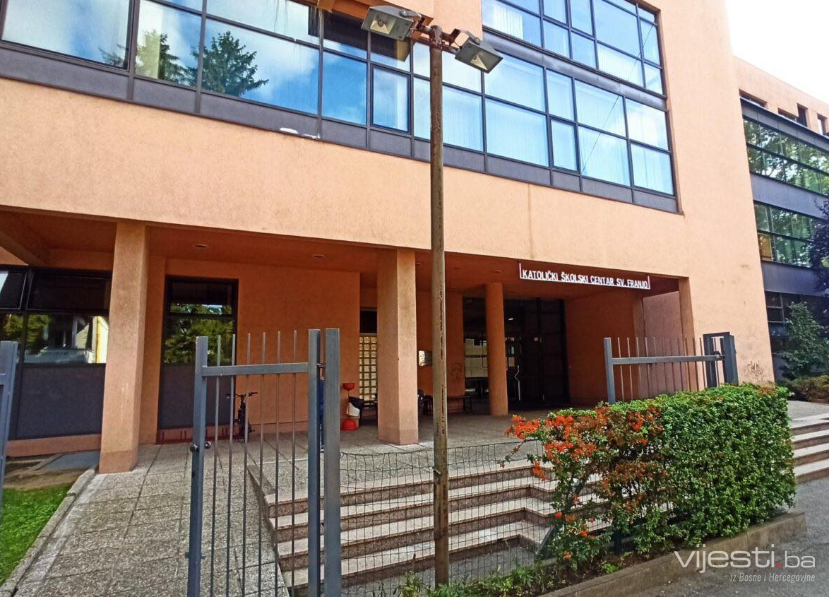 Novi incident u Tuzli: Učenik prijetio vršnjaku hladnim oružjem