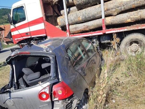 Novi Pazar: Jedan mladić poginuo, drugom se bore za život