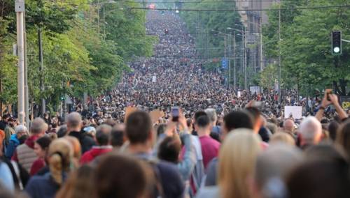 Novi protest u Beogradu: Pravi se prsten oko Vlade Srbije