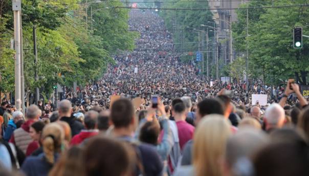 Novi protest u Beogradu: Pravi se prsten oko Vlade Srbije