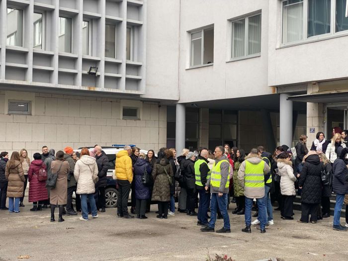 Novi protest uposlenika u pravosuđu TK: Povećanje plate glavni zahtjev