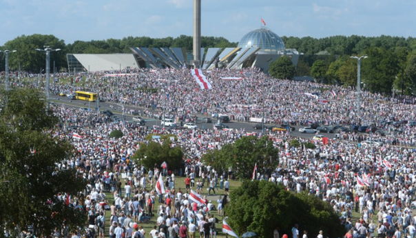 Novi protesti u Bjelorusiji, 100 hiljada ljudi na ulicama Minska