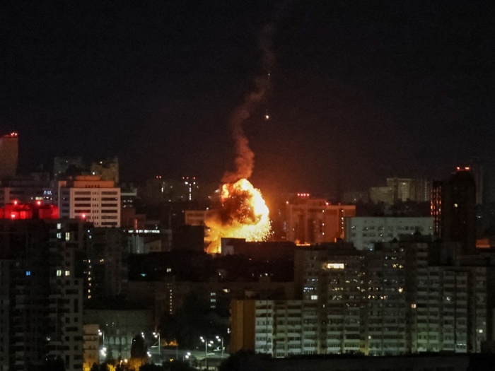 Novi ruski napadi na Kijev, odjekivale eksplozije