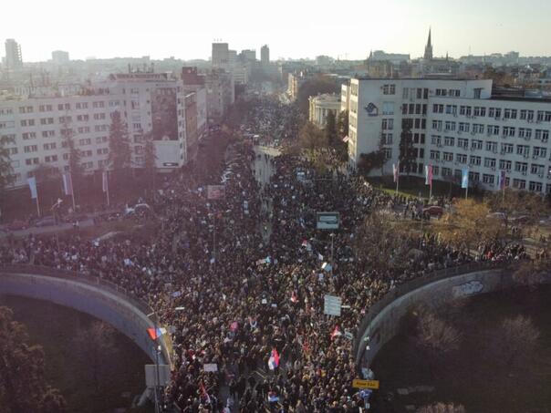 Novi Sad: Redari sklanjaju studente i građane sa mostova iz sigurnosnih razloga