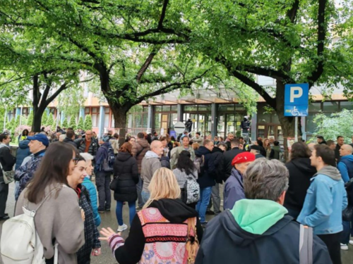 Novi Sad: Sud blokiran peti dan, studenti traže oslobađanje aktivista