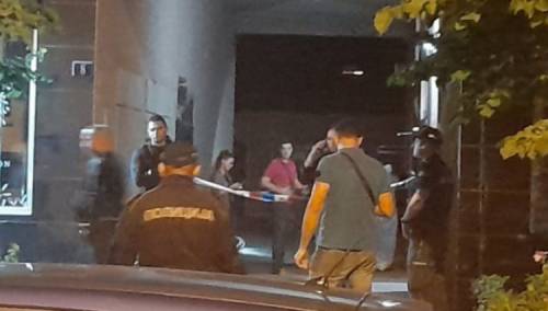 Novi Sad: Uletio džipom u dvorište pa ispalio rafal, ubijedna jedna osoba