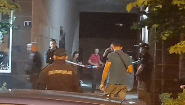 Novi Sad: Uletio džipom u dvorište pa ispalio rafal, ubijedna jedna osoba