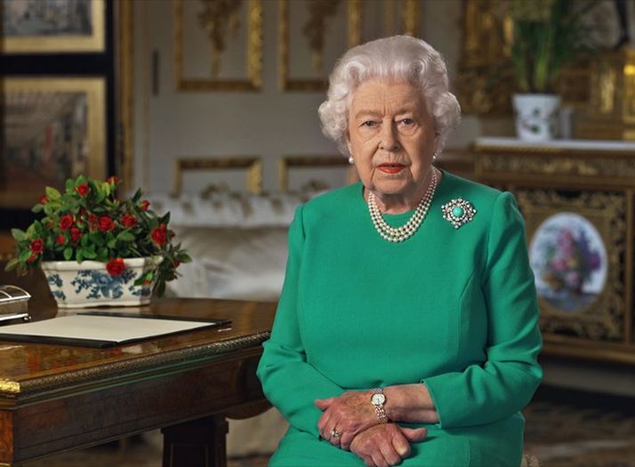 Novi skandal trese Britaniju, je li kraljica Elizabeta uopšte bila na fotografiji s unucima?