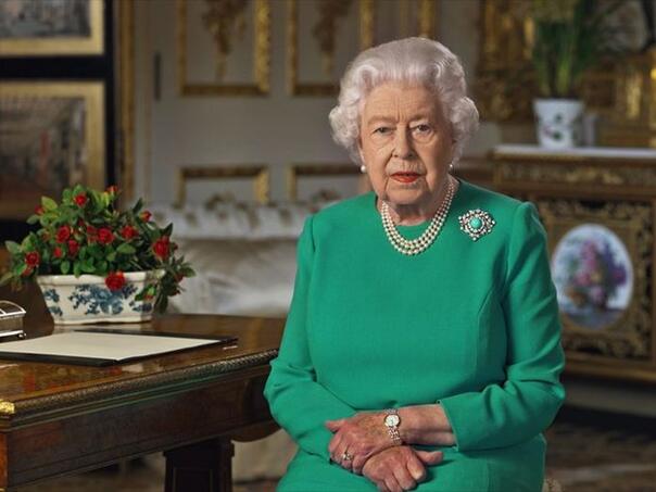 Novi skandal trese Britaniju, je li kraljica Elizabeta uopšte bila na fotografiji s unucima?