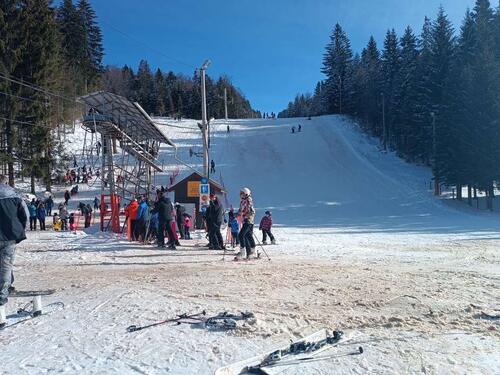 Novi snijeg omogućio skijanje na Ponijerima