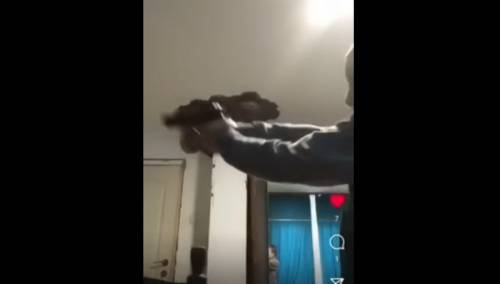 Novi snimak sa TikToka šokirao javnost: Dječak iz Smedereva repetira pištolj?