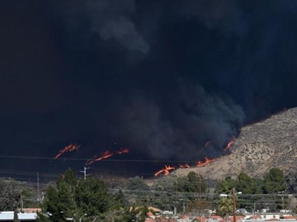 Novi šumski požar kod Los Angelesa, krenule i evakuacije