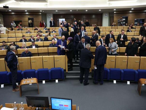 Novi zaplet: Murphy se obratio zastupnicima, HDZ 90 napustio sjednicu