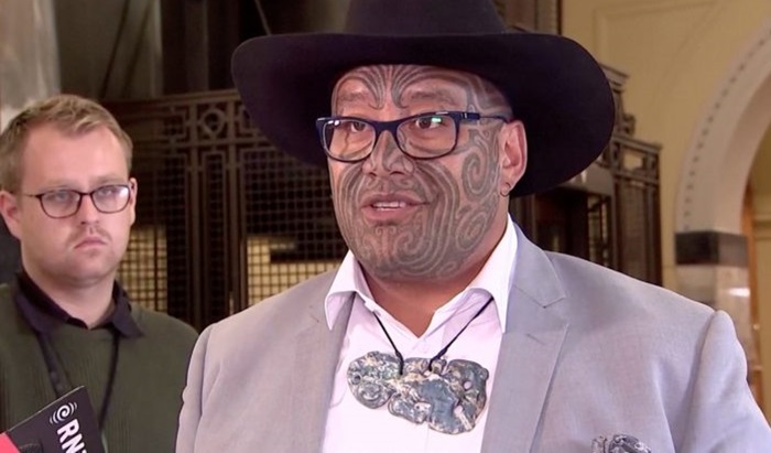 Novi Zeland: Maorski zastupnik odbija kravatu kao “kolonijalnu omču”