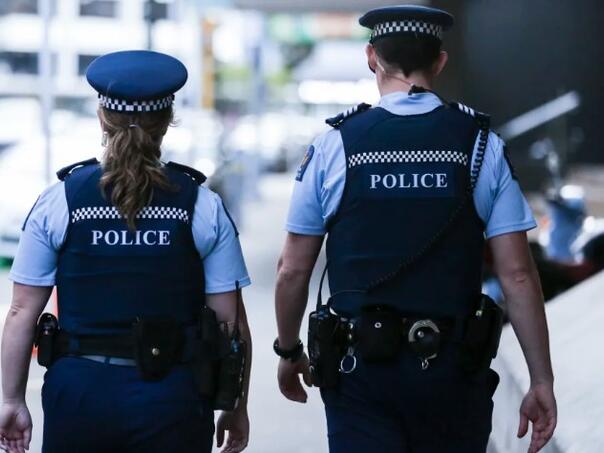 Novi Zeland: Žena uhapšena nakon što je policija u njenom koferu pronašla dvogodišnjakinju