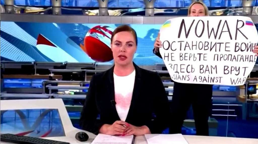 Novinarka koja je protestovala protiv rata u programu uživo pobjegla iz Rusije