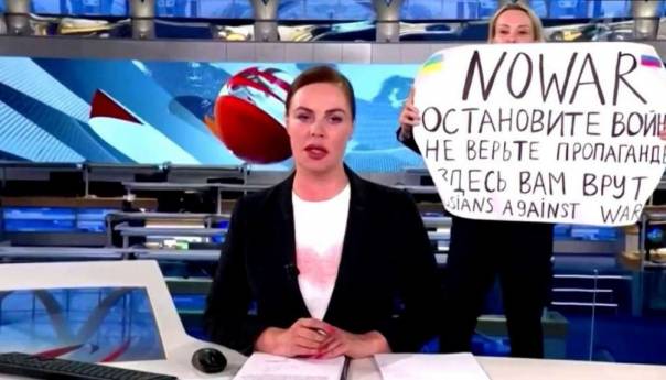 Novinarka koja je protestovala protiv rata u programu uživo pobjegla iz Rusije