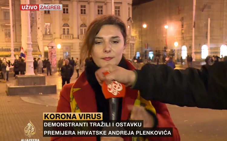 Novinarki Al Jazeere prišao demonstrant i oteo mikrofon tokom javljanja