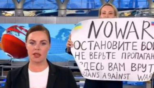 Novinarki koja je upala u program ruske TV prijeti zatvor