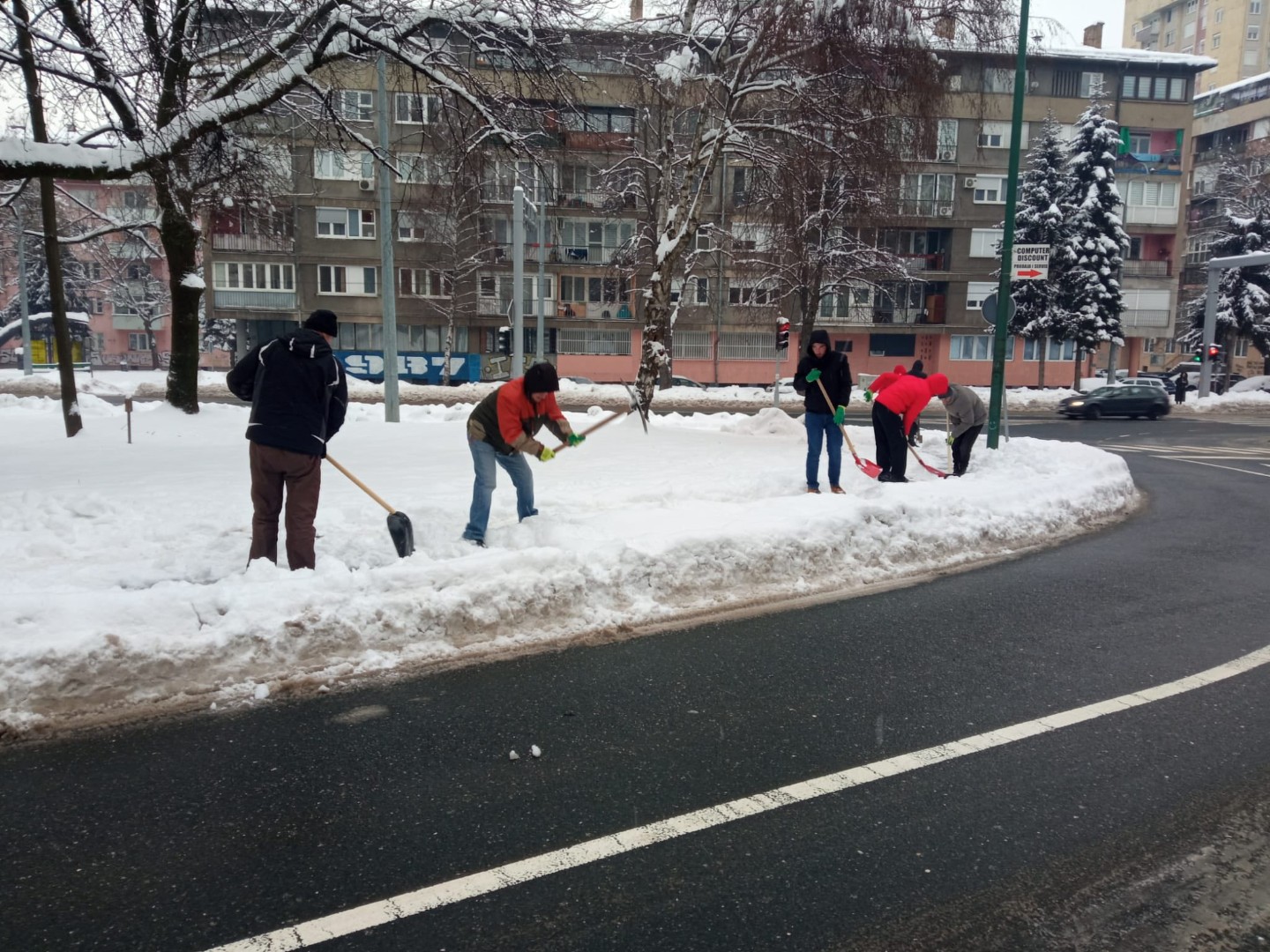 Novo Sarajevo: 10 novih radnika angažovano na čišćenju snijega