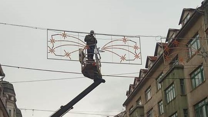 Novogodišnje i božićno ukrašavanje sarajevskih ulica i trgova