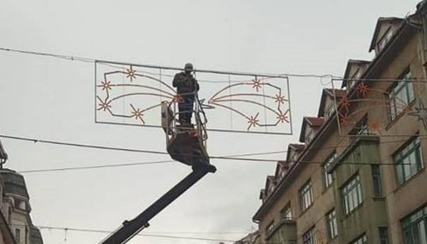 Novogodišnje i božićno ukrašavanje sarajevskih ulica i trgova