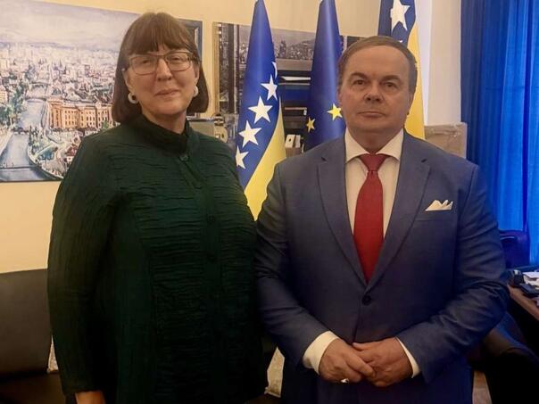Novoimenovana ambasadorica UK u BiH uručila kopije akreditivnih pisama