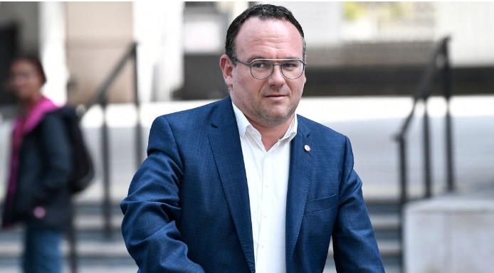 Novoimenovani francuski ministar odbija podnijeti ostavku nakon optužbi za silovanje