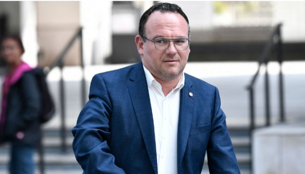 Novoimenovani francuski ministar odbija podnijeti ostavku nakon optužbi za silovanje