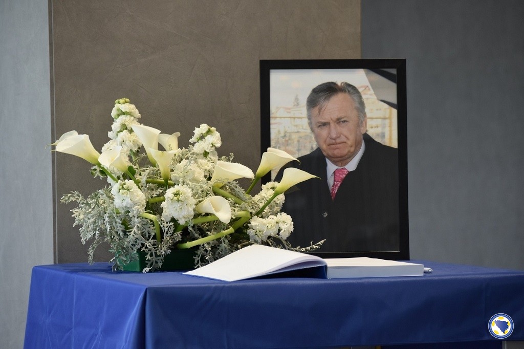 NS BiH otvorio knjigu žalosti povodom smrti Ivice Osima