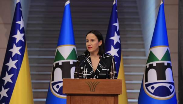 NS: Karić duguje izvinjenje građanima Sarajeva, posebno katolicima