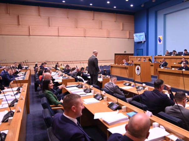 NSRS: Svi podržavaju veće plate, za opoziciju to je i predizborna kupovina socijalnog mira
