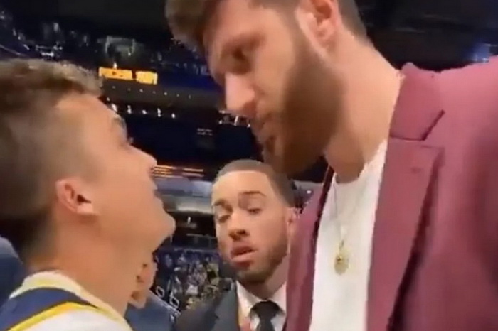 Nurkić bacio telefon navijača koji ga je isprovocirao