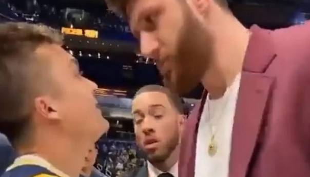 Nurkić bacio telefon navijača koji ga je isprovocirao