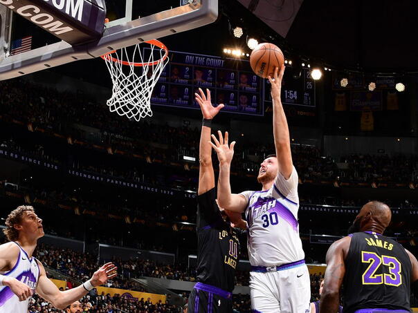 Nurkić ostvario double-double u porazu od Lakersa
