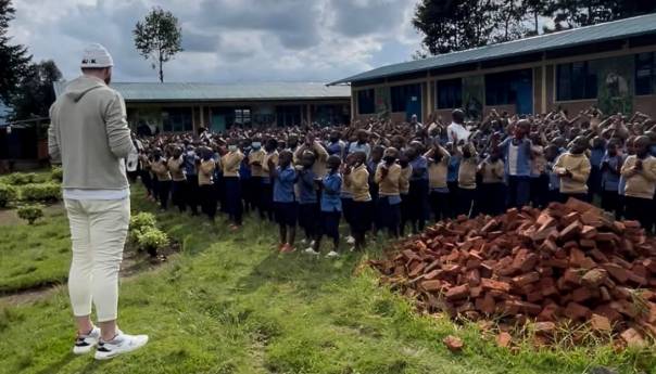 Nurkić otišao na odmor u Ruandu pa odlučio pomoći djeci u dvije škole