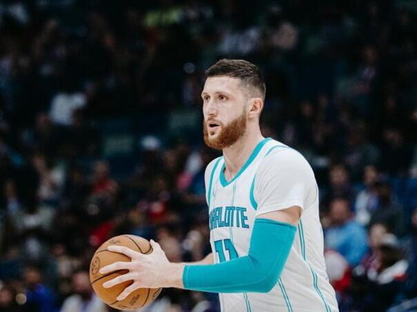 Nurkić skroman u novom porazu Charlottea, Curry i Jokić pravili show