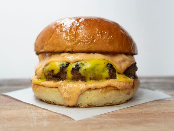 Nutricionista otkriva: Svaki cheeseburger koji pojedemo skraćuje naš život