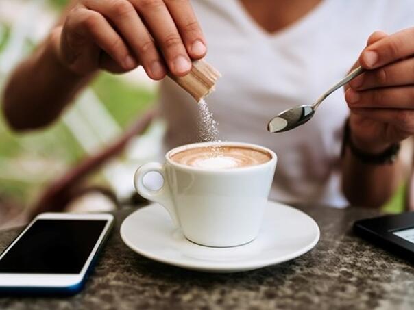 Nutricionistica upozorava: Iako su ukusni, ovi dodaci za kafu usporavaju metabolizam