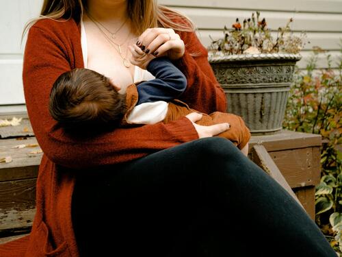 Nutricionistkinja tvrdi: U Srbiji cvjeta crno tržište majčinog mlijeka, piju ga odrasli