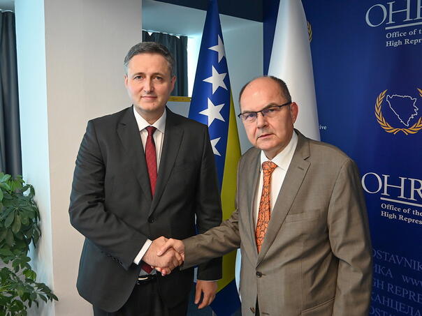 O reformama i tenzijama: OHR šturo o sastanku Schmidta i Bećirovića