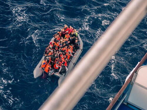 Obalna straža spasila 52 migranta kod Grčke, dječak nestao