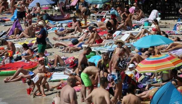 Obavezna maska i testiranje na covid-19 odbija turiste