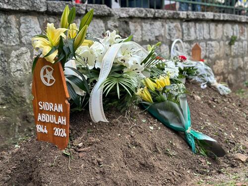 Obavljen ukop Sidrana: Brojni poštovaoci ispratili bh. velikana na posljednji smiraj