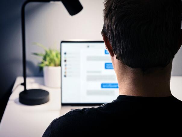 Obećavala im romantičnu vezu, a zapravo ih "pecala" da joj šalju novac