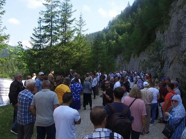 Obilježavanje 33. godišnjice zločina na Korićanskim stijenama